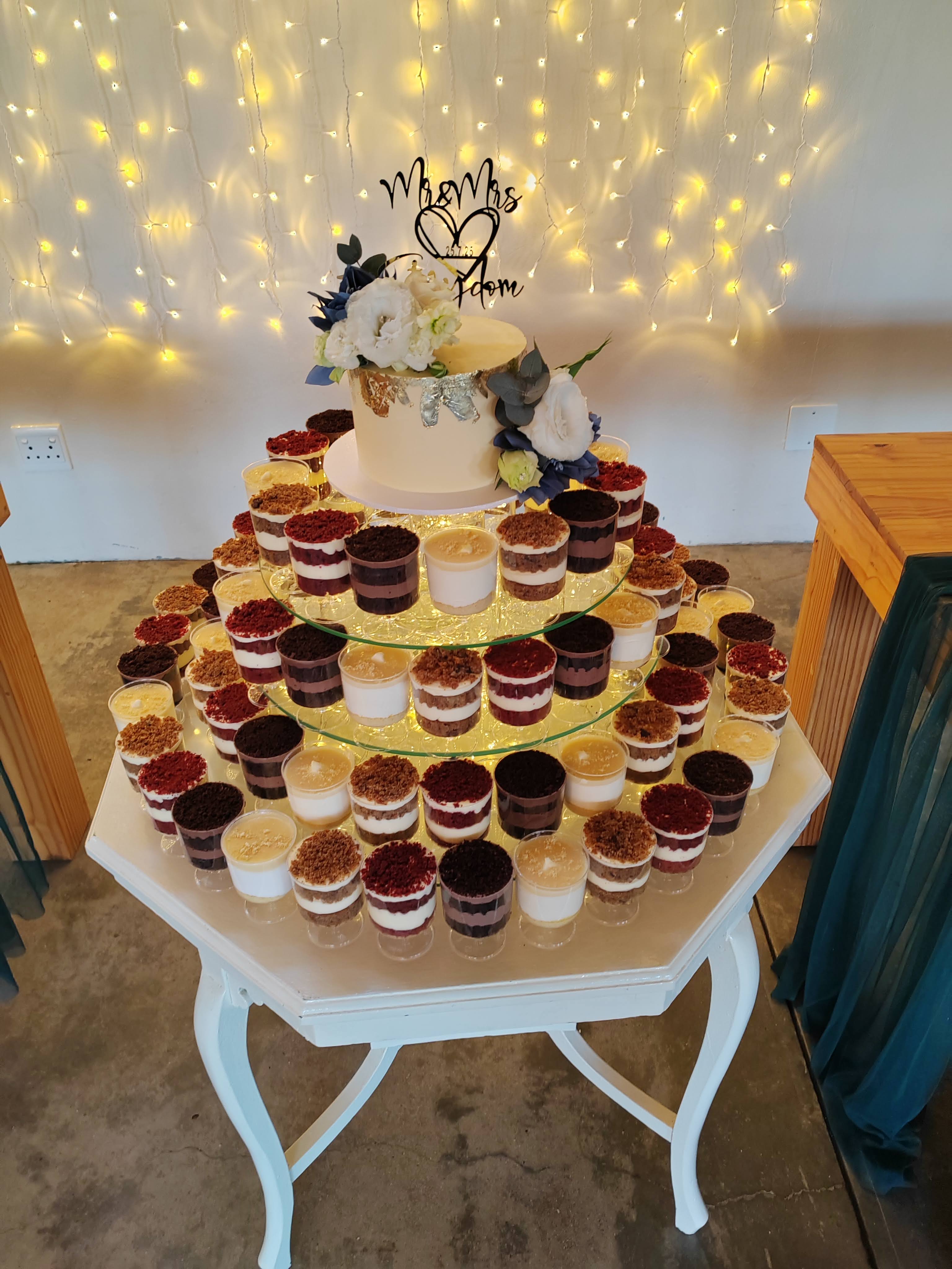 Cake Cups with 1 Tier cake